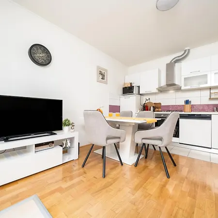 Neva Vikendica Dugi Rat